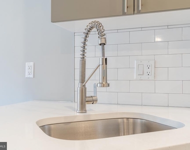 2500 N Mascher Street - Photo Thumbnail 4