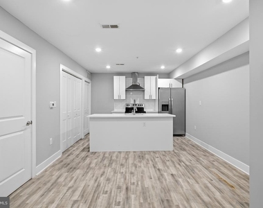 2500 N Mascher Street - Photo Thumbnail 12