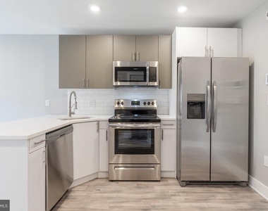 2500 N Mascher Street - Photo Thumbnail 3