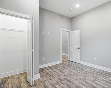 2500 N Mascher Street - Photo Thumbnail 10