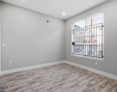 2500 N Mascher Street - Photo Thumbnail 5