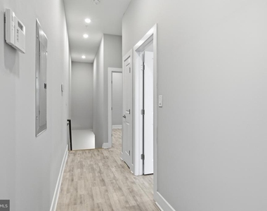 2500 N Mascher Street - Photo Thumbnail 3