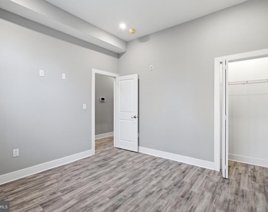 2500 N Mascher Street - Photo Thumbnail 6