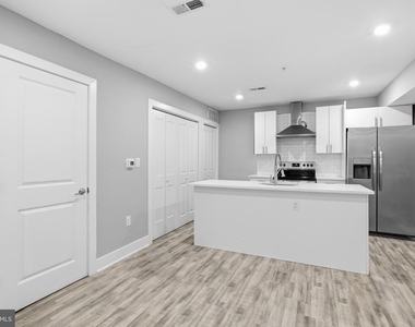 2500 N Mascher Street - Photo Thumbnail 1