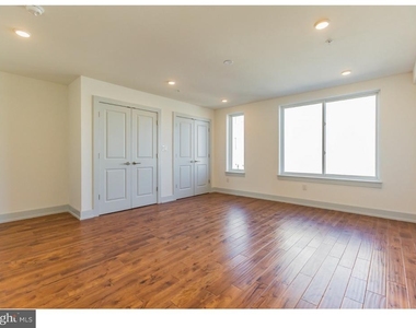1515 Brown Street - Photo Thumbnail 9