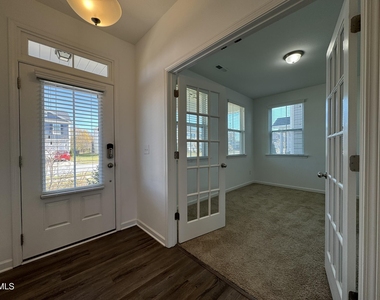913 Briar Gate Drive - Photo Thumbnail 3