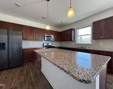 913 Briar Gate Drive - Photo Thumbnail 9