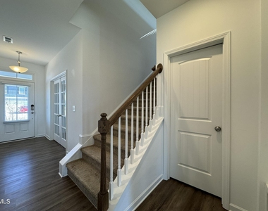 913 Briar Gate Drive - Photo Thumbnail 17