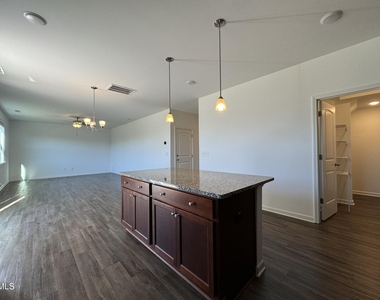 913 Briar Gate Drive - Photo Thumbnail 11