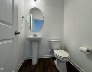 913 Briar Gate Drive - Photo Thumbnail 7