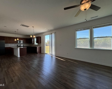 913 Briar Gate Drive - Photo Thumbnail 15