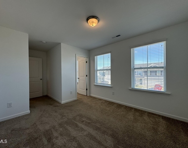 913 Briar Gate Drive - Photo Thumbnail 24
