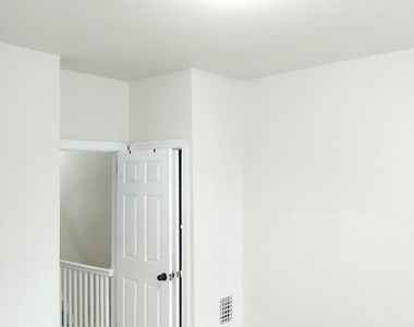 2846 W Wishart Street - Photo Thumbnail 1