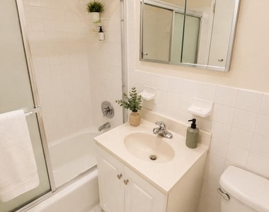 224 W Rittenhouse Square - Photo Thumbnail 3
