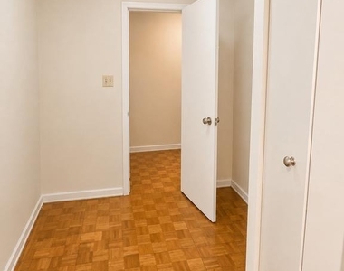 224 W Rittenhouse Square - Photo Thumbnail 2