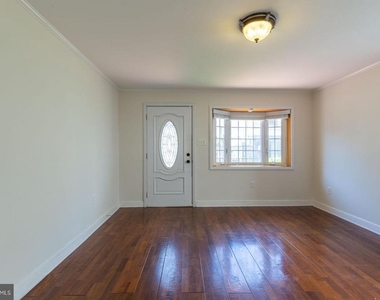 1439 E Oxford Street - Photo Thumbnail 5