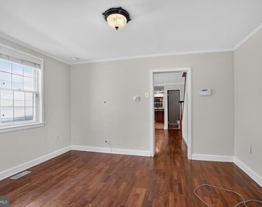 1439 E Oxford Street - Photo Thumbnail 1