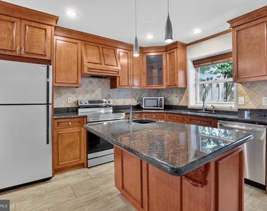 1439 E Oxford Street - Photo Thumbnail 9