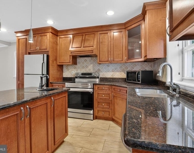 1439 E Oxford Street - Photo Thumbnail 10