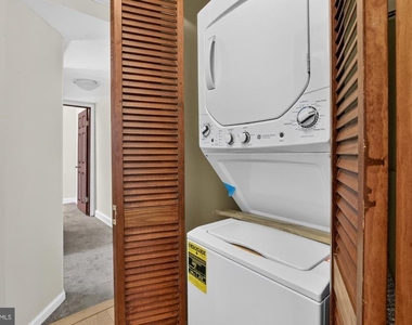1439 E Oxford Street - Photo Thumbnail 18