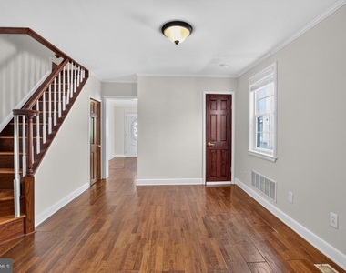 1439 E Oxford Street - Photo Thumbnail 7