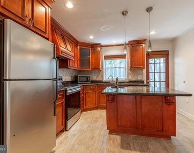 1439 E Oxford Street - Photo Thumbnail 7