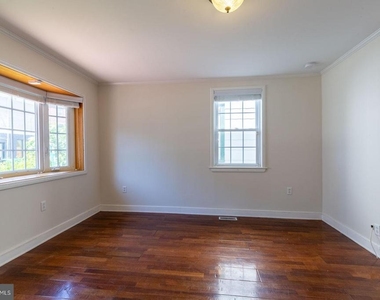 1439 E Oxford Street - Photo Thumbnail 3
