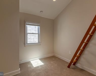1439 E Oxford Street - Photo Thumbnail 20