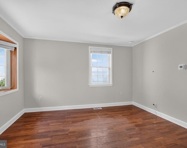 1439 E Oxford Street - Photo Thumbnail 2