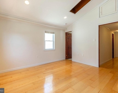 1439 E Oxford Street - Photo Thumbnail 12