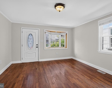 1439 E Oxford Street - Photo Thumbnail 3