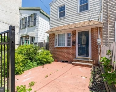 1439 E Oxford Street - Photo Thumbnail 27