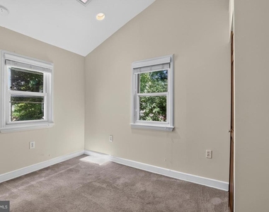 1439 E Oxford Street - Photo Thumbnail 24