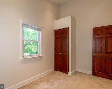 1439 E Oxford Street - Photo Thumbnail 23