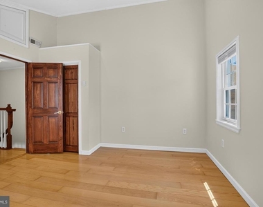 1439 E Oxford Street - Photo Thumbnail 16