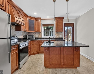 1439 E Oxford Street - Photo Thumbnail 8