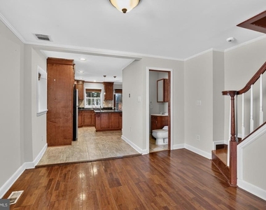 1439 E Oxford Street - Photo Thumbnail 6