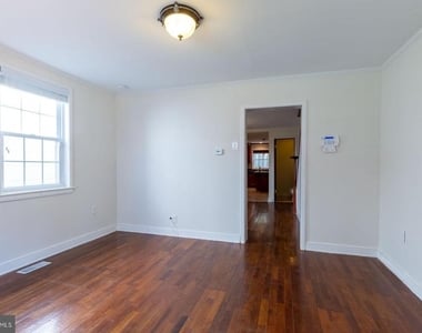 1439 E Oxford Street - Photo Thumbnail 4