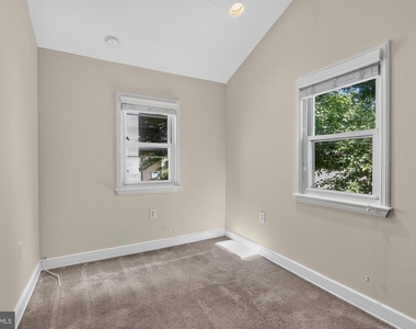 1439 E Oxford Street - Photo Thumbnail 23