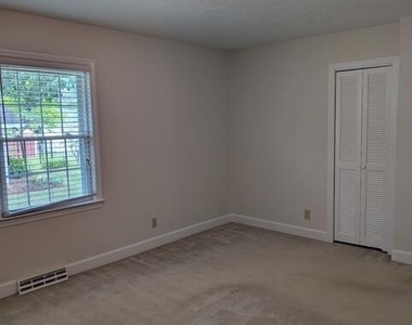 1108 Friendly Road - Photo Thumbnail 11