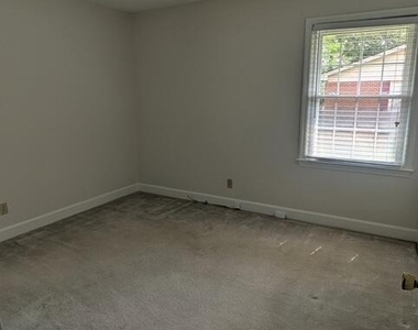 1108 Friendly Road - Photo Thumbnail 14