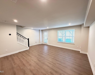 1362 Chowan Avenue - Photo Thumbnail 31
