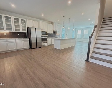 1362 Chowan Avenue - Photo Thumbnail 9