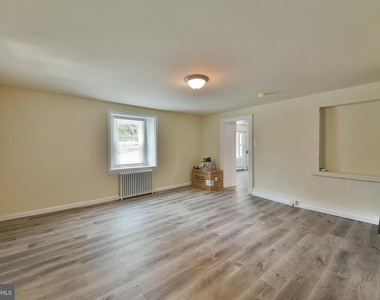 422 Willow Grove Avenue - Photo Thumbnail 8