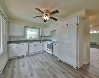 422 Willow Grove Avenue - Photo Thumbnail 9