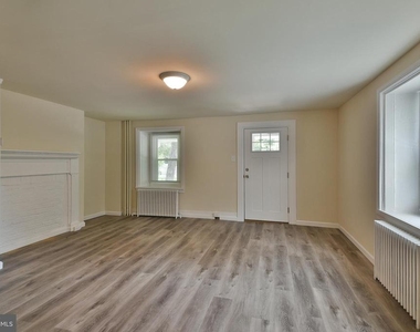 422 Willow Grove Avenue - Photo Thumbnail 6