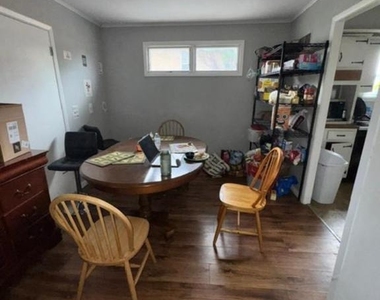 411 S Walnut Street - Photo Thumbnail 5