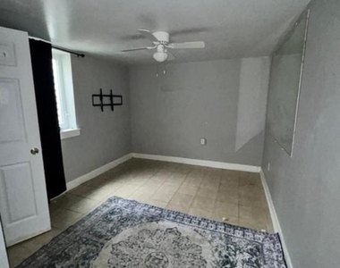 411 S Walnut Street - Photo Thumbnail 10