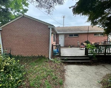 411 S Walnut Street - Photo Thumbnail 1