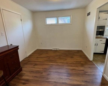 411 S Walnut Street - Photo Thumbnail 8